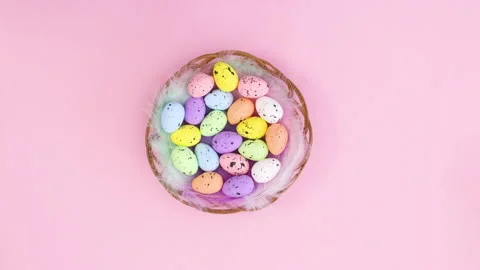 Wooden basket with eggs for easter appear on pink theme. Stop motion Stock-Footage 147750528