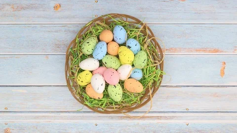Wooden basket with eggs for Easter move in circle on wooden table - Stop motion Stock-Footage 128169682