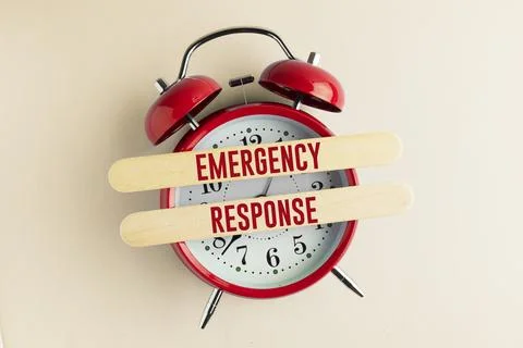 Wooden blocks with text EMERGENCY RESPONSE. emergency concept. ensure safet.. 库存照片