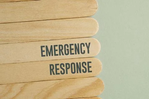 Wooden blocks with text EMERGENCY RESPONSE. emergency concept. ensure safet.. 스톡 사진