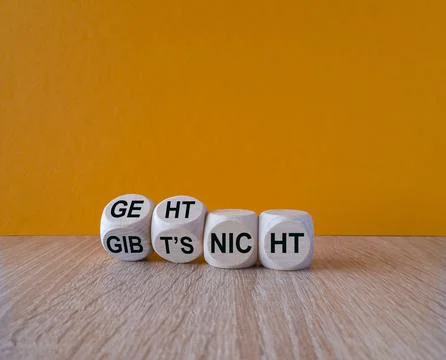 Wooden cubes form the German expression geht nicht, gibt es nicht Foto stock