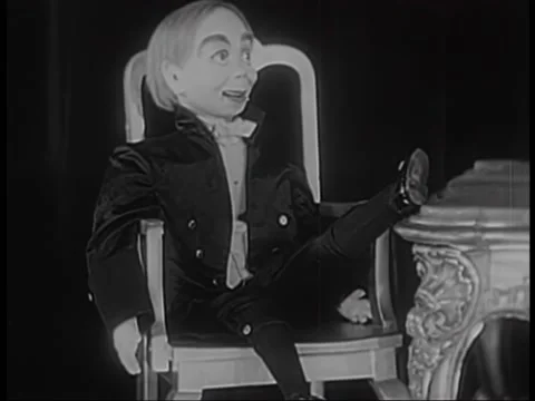 Wooden dummy performing Video stock 260253191