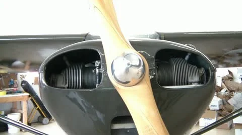 Wooden-propeller-of-small-plane Видео 12616905