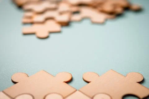 Wooden puzzles jigsaw solving problems in business. Innovation and teamwork i 写真素材