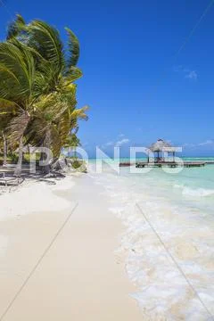 Wooden red jetty, Playa El Paso, Cayo Guillermo, Jardines del Rey, Ciego de Stock Photos