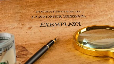 A wooden surface features a message about outstanding customer service, acc.. Stock Photos