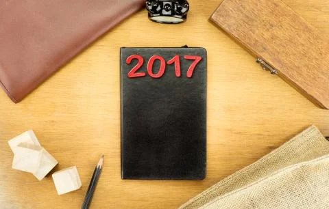 Wooden Table top with  clock,type box,notebook,leather bag and pencil, Templa Foto stock