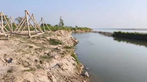 Wooden Tripod Structures in Dry Terrain 库存影片 340517484
