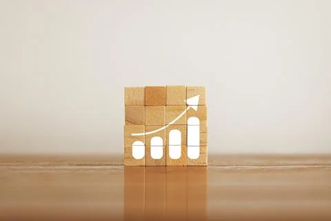 Woods block square with growing chart, Statistics graph. Success startup bu.. Foto stock