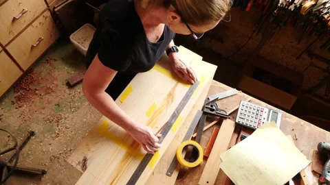 Woodwork marking measuring lady assistant overhead Vidéo 231892429