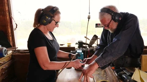 Woodwork routing chamfer timber older gentleman and lady assistant 2 Vidéo 231894827