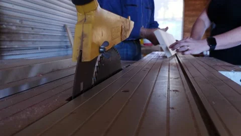 Woodwork table saw timber preparing to cut Vidéo 231787470