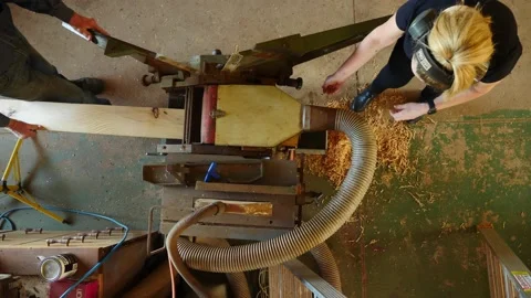 Woodwork thicknessing timber overhead view Vidéo 231788561