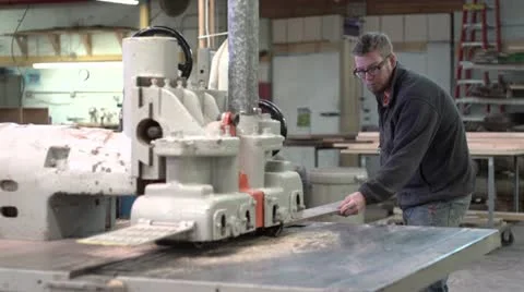 Woodworker putting board through a planer Vídeo Stock 11016551