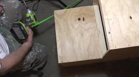 Woodworker using screw gun, Impact driver Vídeo Stock 44400006