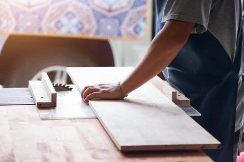 Woodworking operators are using plank cutting machines to assemble and build Stock Photos
