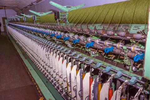 Wool bobbin making machine. Traditional woolen factory. Foto stock