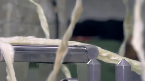 Wool Moving Through Industrial Textile Machinery Rollers 動画素材 328643612