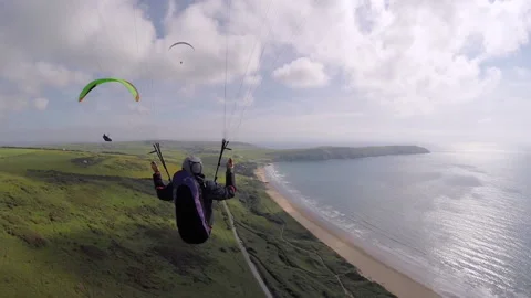 Woolacombe, Devon, United Kingdom - 2016: Paraglider flying along coastline 스톡 동영상 169665574