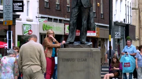Worcester UK Elgar Statue Vídeo Stock 48770859
