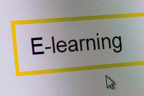 Word E-learning in search bar on computer monitor Word E-learning in searc... Foto stock