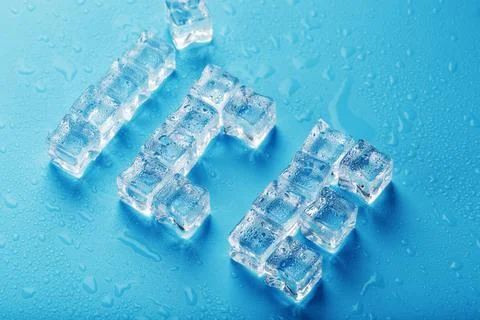 The word ICE is a pattern of ice cubes on a blue background Foto stock