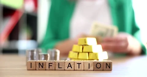 Word inflation on background of gold bars and coins 4k movie slow motion Vídeos de archivo 231364340