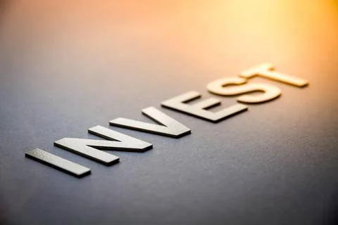  Word invest written with white solid letters Word invest written with whi... Foto stock