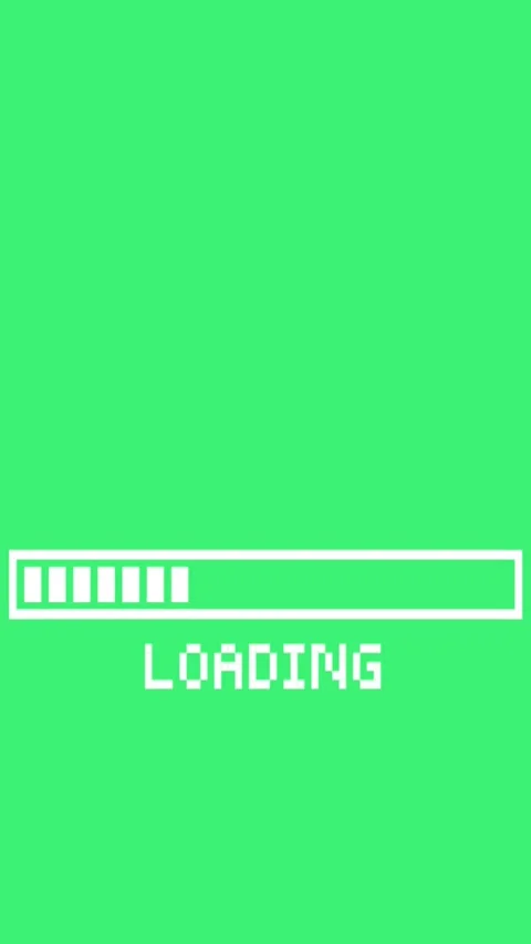 The word “LOADING”  Vertical green screen loading pixel style progress bar Stockbeeldmateriaal 325878421