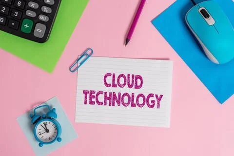 Word writing text Cloud Technology. Business concept for storing and accessing Stockfoto's