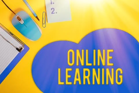 Word writing text Online Learning. Business concept for Larning with the Fotos de archivo
