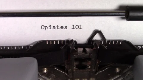 The words "Opiates 101 " being typed on a typewriter Stockbeeldmateriaal 122886918