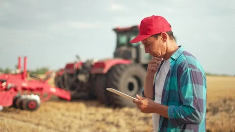 Work of an agronomist in field with tablet. use of technology in agriculture Video stock 252108813