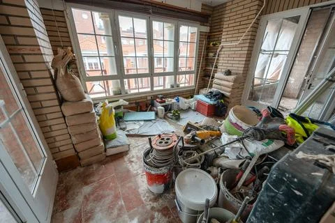 Work area inside a house with lots of materials and tools for renovation. Stock-Fotos