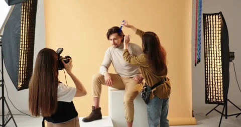 Work behind the scenes of professional photography in the studio. Video stock 279915022