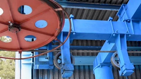 The work of the cable car . End rail mechanism of the cable car in action. Stock Footage 109416973