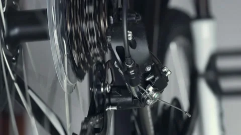Work of chain drive, rear derailleur with cassette. Changing speeds, gearshift 스톡 동영상 131533891