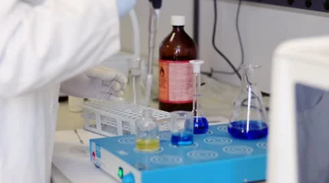 The work of the chemist 스톡 동영상 21327187