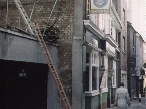 Work commences all over the town of Windsor in the 1950s towards theƒ Vidéo 75278990