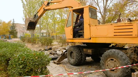 The work of the excavator. 스톡 동영상 99245206