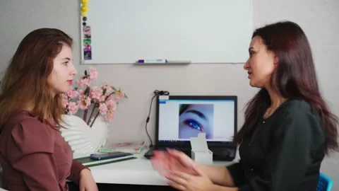 The work of an eyelash extension master. 4k Video stock 140710691
