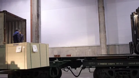 Work in the factory Stockbeeldmateriaal 82454411