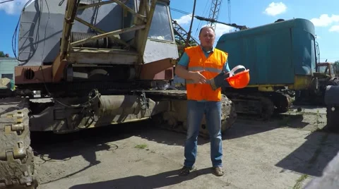 Work finished on crawler cranes. 库存影片 52251765