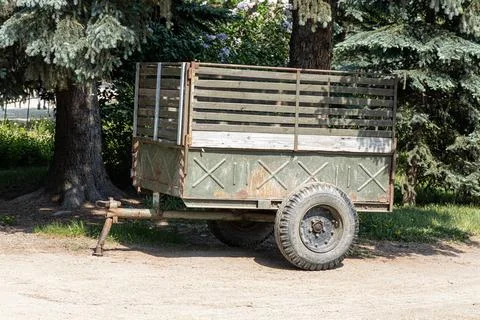 Work on gardening and trailer in a park in spring we see in the photo Foto stock
