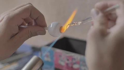 Work with glass and fire eye of glass 60fps Stockbeeldmateriaal 92302572