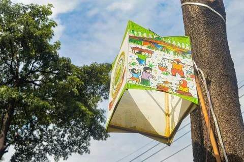 A work of Gresik traditional art called the Damar Kurung lantern which is h.. 库存照片