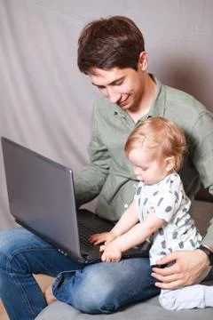 Work from home. This is a developer for working on a laptop with children in  Foto stock