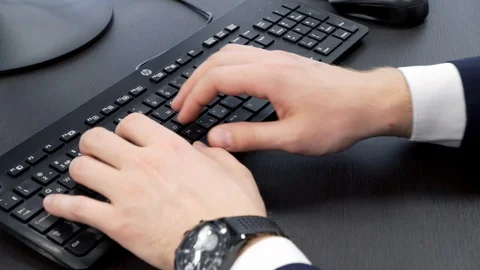 Work at the keyboard in the office Stockbeeldmateriaal 128708828