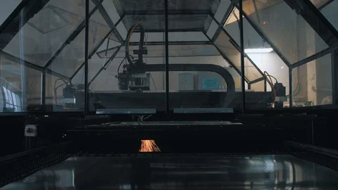 The work of the laser cutting machine metal. Vídeos de archivo 108045711