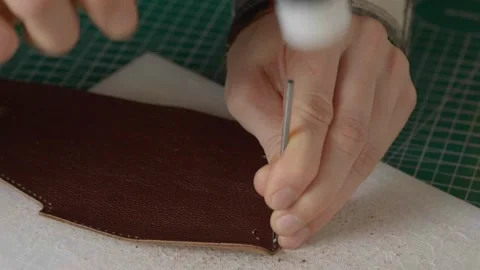 Work with leather, handmade. Video stock 332083022